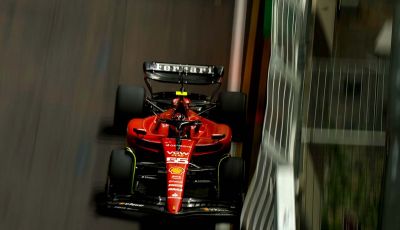 F1 2023, GP Singapore: Sainz e Ferrari di nuovo in pole position, disfatta Red Bull