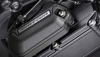 Honda E-Clutch, la nuova friziona automatica giapponese per le moto