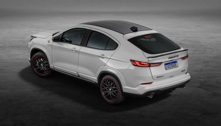 Abarth Fastback: debutta il nuovo SUV coupé dello Scorpione - Foto 15 di 88