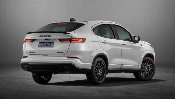 Abarth Fastback: debutta il nuovo SUV coupé dello Scorpione - Foto 3 di 88