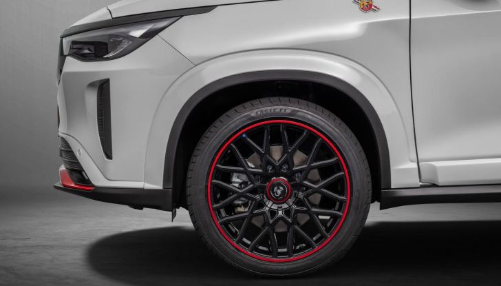 Abarth Fastback: debutta il nuovo SUV coupé dello Scorpione - Foto 11 di 88