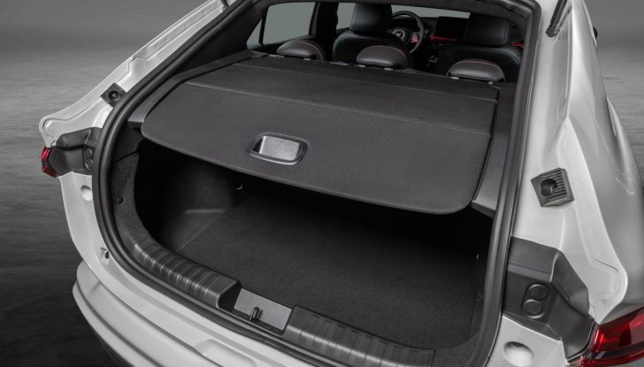 Abarth Fastback: debutta il nuovo SUV coupé dello Scorpione - Foto 33 di 88