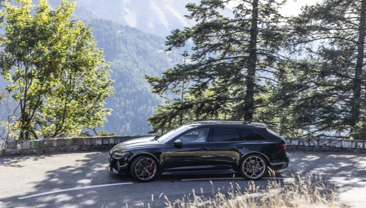 Audi RS 6 Avant Performance prova su strada, motore e prestazioni - Foto 2 di 35