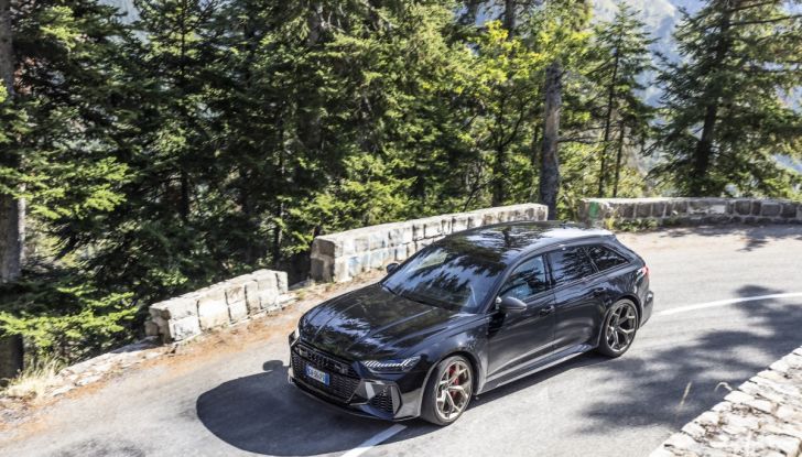 Audi RS 6 Avant Performance prova su strada, motore e prestazioni - Foto 3 di 35