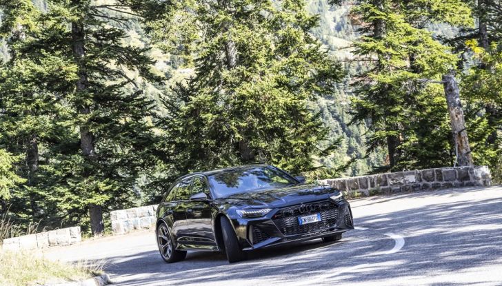 Audi RS 6 Avant Performance prova su strada, motore e prestazioni - Foto 4 di 35