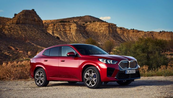 BMW iX2: design, prestazioni e autonomia del primo SUV coupé elettrico del brand - Foto 4 di 73