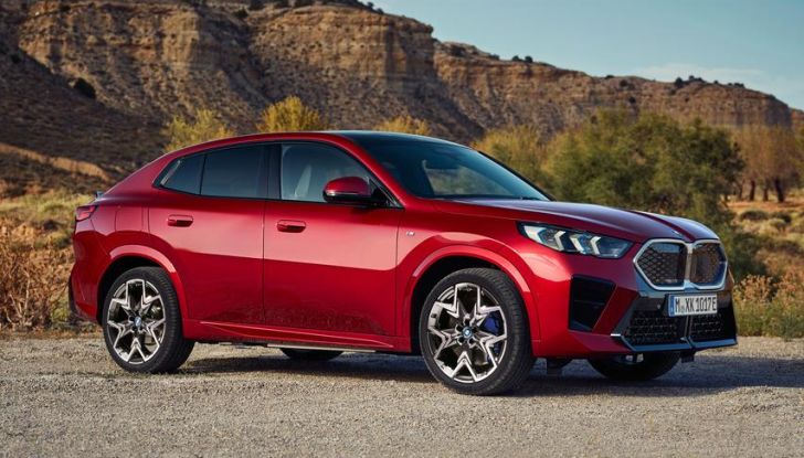 BMW iX2: design, prestazioni e autonomia del primo SUV coupé elettrico del brand - Foto 5 di 73