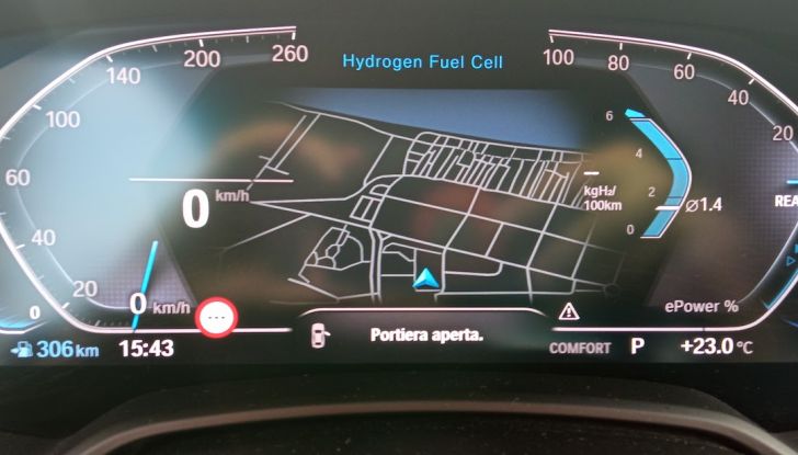 BMW iX5 Hydrogen prova su strada e prestazioni del SUV Fuel Cell - Foto 16 di 16