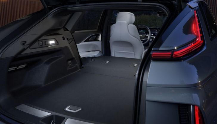 General Motors torna in Europa con Cadillac Lyriq, SUV 100% elettrico - Foto 30 di 72