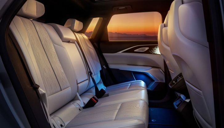 General Motors torna in Europa con Cadillac Lyriq, SUV 100% elettrico - Foto 45 di 72