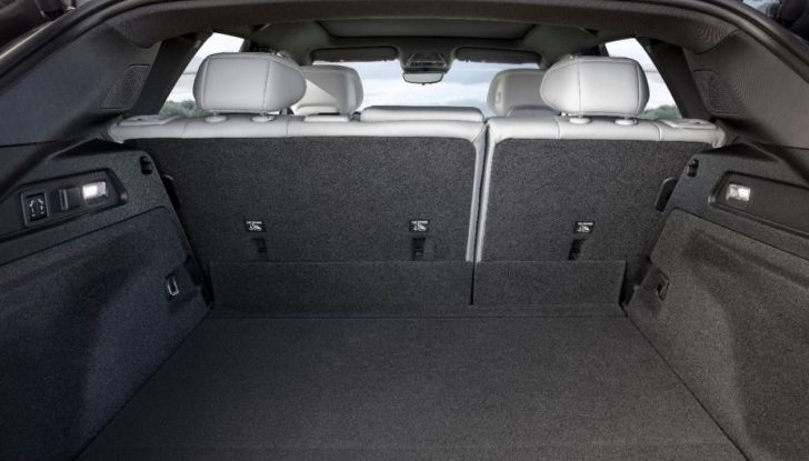 General Motors torna in Europa con Cadillac Lyriq, SUV 100% elettrico - Foto 68 di 72