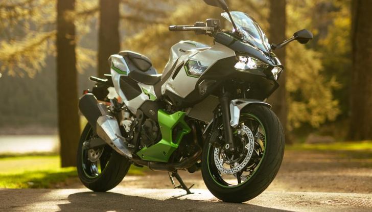 Kawasaki Ninja 7 Hybrid: debutta ufficialmente la prima moto ibrida al mondo - Foto 12 di 45