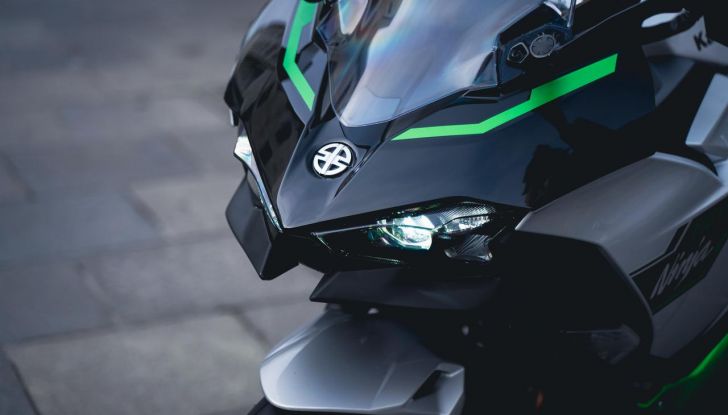 Kawasaki Ninja 7 Hybrid: debutta ufficialmente la prima moto ibrida al mondo - Foto 20 di 45