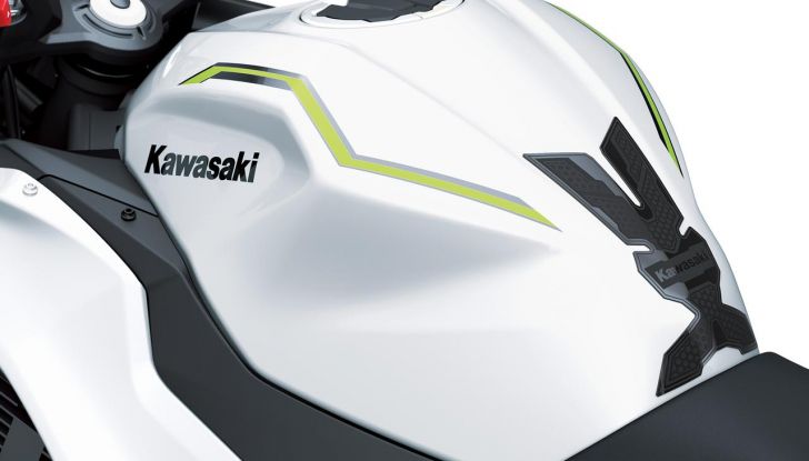 Kawasaki Ninja 7 Hybrid: debutta ufficialmente la prima moto ibrida al mondo - Foto 23 di 45