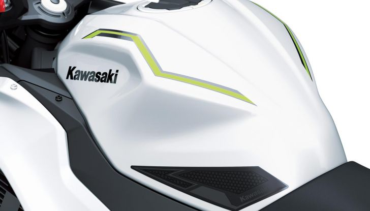 Kawasaki Ninja 7 Hybrid: debutta ufficialmente la prima moto ibrida al mondo - Foto 28 di 45