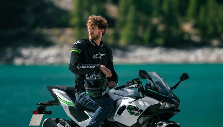 Kawasaki Ninja 7 Hybrid: debutta ufficialmente la prima moto ibrida al mondo - Foto 4 di 45