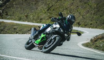 Kawasaki Ninja 7 Hybrid: debutta ufficialmente la prima moto ibrida al mondo