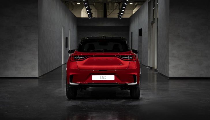 Lexus LBX 2024: prezzi e versioni per il mercato italiano - Foto 12 di 12