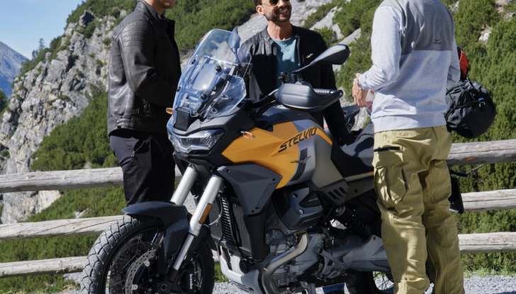 Moto Guzzi Stelvio: le prime immagini ufficiali dell’enduro stradale - Foto 12 di 14
