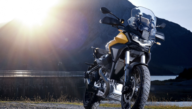 Moto Guzzi Stelvio: le prime immagini ufficiali dell’enduro stradale - Foto 13 di 14