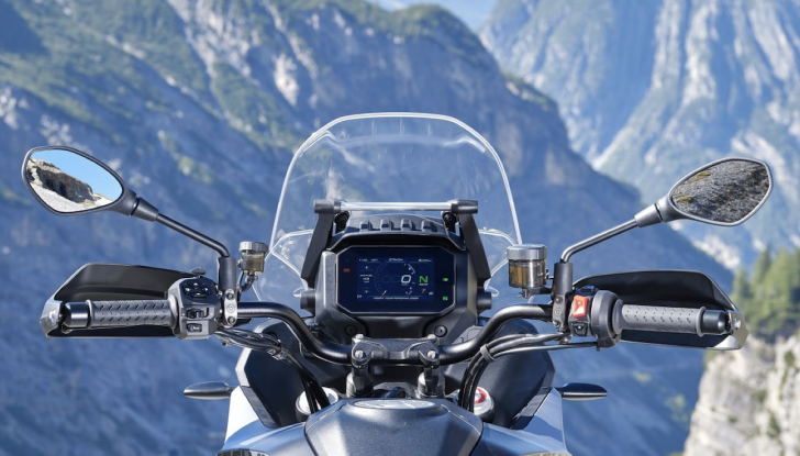 Moto Guzzi Stelvio: le prime immagini ufficiali dell’enduro stradale - Foto 14 di 14