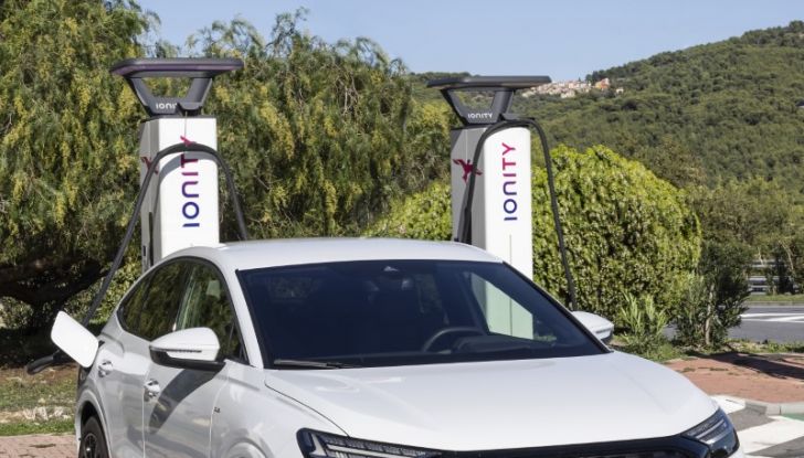 Plug & Charge: la ricarica automatica Audi per Audi Q4 e-tron e Audi Q8 e-tron - Foto 2 di 5