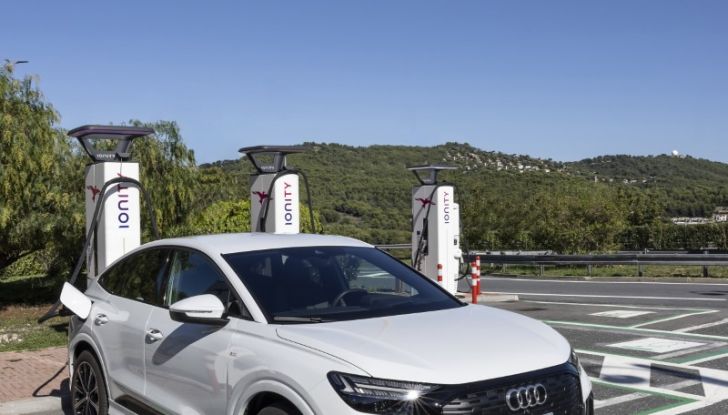 Plug & Charge: la ricarica automatica Audi per Audi Q4 e-tron e Audi Q8 e-tron - Foto 3 di 5