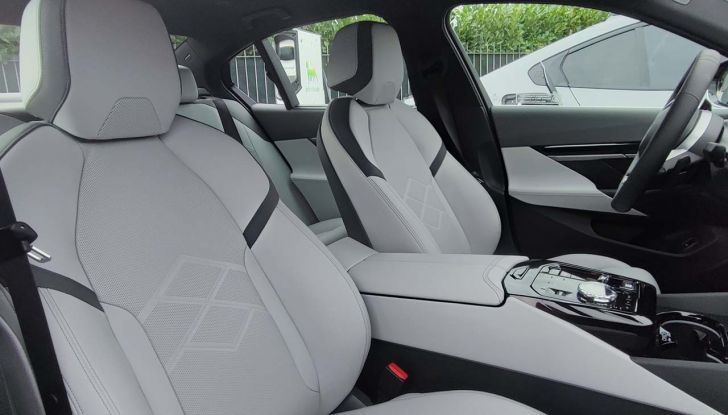 BMW Serie 5 2023: prova su strada, prezzi e versioni della berlina tedesca, ora anche elettrica - Foto 12 di 19