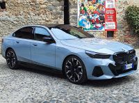 BMW Serie 5 2023: prova su strada, prezzi e versioni della berlina tedesca, ora anche elettrica