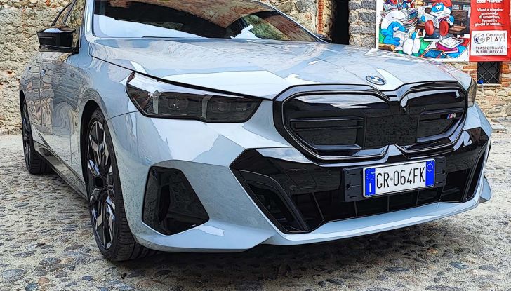 BMW Serie 5 2023: prova su strada, prezzi e versioni della berlina tedesca, ora anche elettrica - Foto 4 di 19