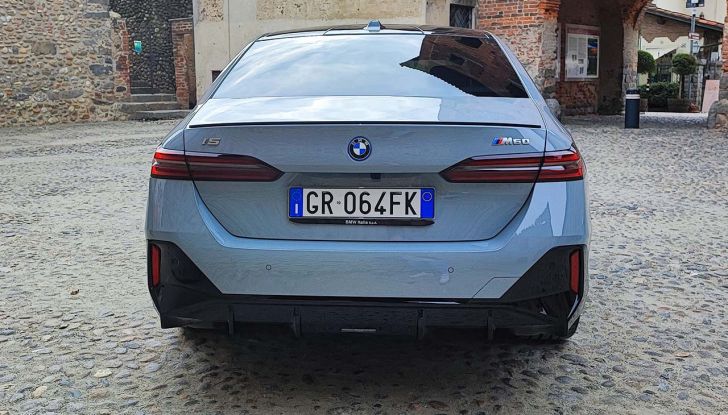 BMW Serie 5 2023: prova su strada, prezzi e versioni della berlina tedesca, ora anche elettrica - Foto 7 di 19