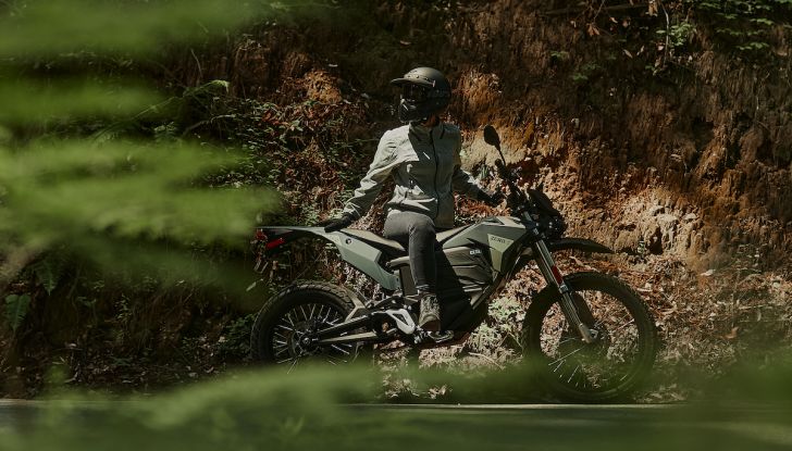 Ascoltare musica con l’interfono: pratica accettata o pericolosa? - Foto 16 di 19