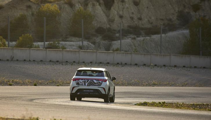 BYD Dolphin: caratteristiche, autonomia, prezzi e prova su strada a Milano - Foto 41 di 136