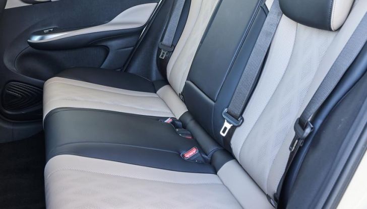 BYD Dolphin: caratteristiche, autonomia, prezzi e prova su strada a Milano - Foto 24 di 136