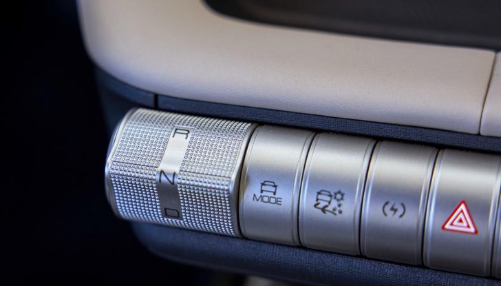 BYD Dolphin: caratteristiche, autonomia, prezzi e prova su strada a Milano - Foto 20 di 136