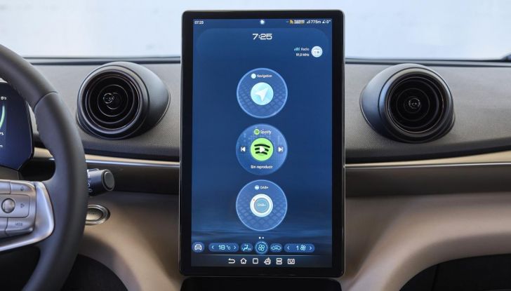 BYD Dolphin: caratteristiche, autonomia, prezzi e prova su strada a Milano - Foto 7 di 136