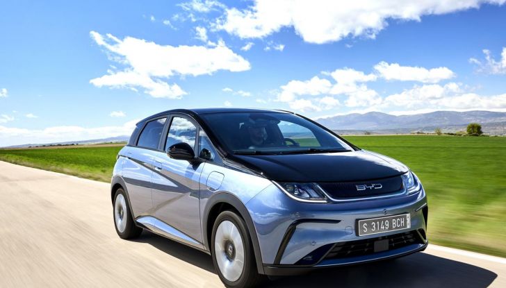 BYD Dolphin: caratteristiche, autonomia, prezzi e prova su strada a Milano - Foto 131 di 136
