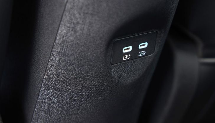 BYD Dolphin: caratteristiche, autonomia, prezzi e prova su strada a Milano - Foto 120 di 136