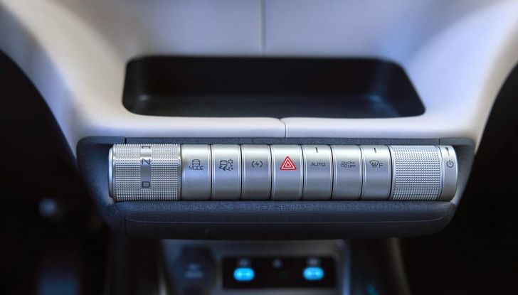 BYD Dolphin: caratteristiche, autonomia, prezzi e prova su strada a Milano - Foto 115 di 136