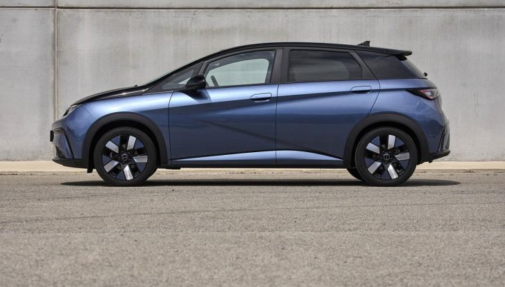 BYD Dolphin: caratteristiche, autonomia, prezzi e prova su strada a Milano - Foto 105 di 136