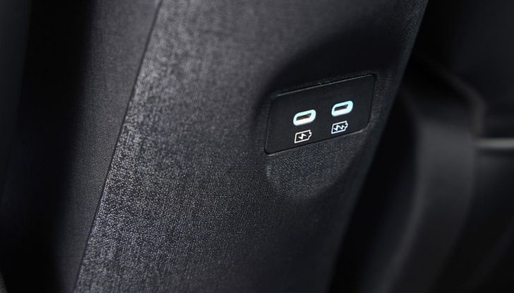 BYD Dolphin: caratteristiche, autonomia, prezzi e prova su strada a Milano - Foto 91 di 136