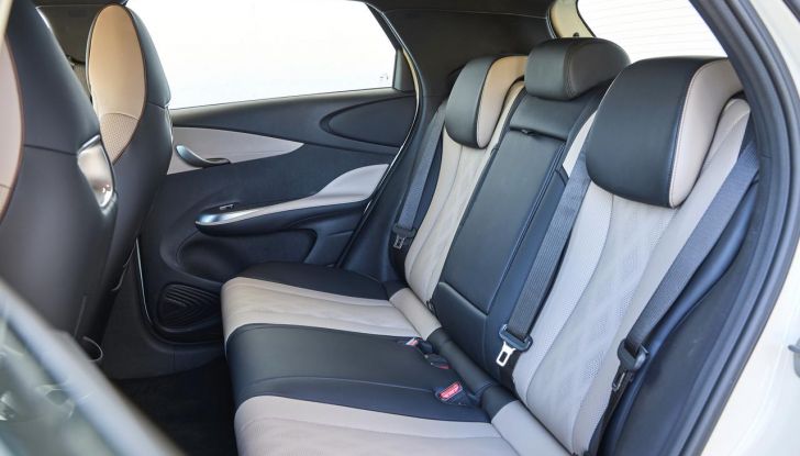 BYD Dolphin: caratteristiche, autonomia, prezzi e prova su strada a Milano - Foto 78 di 136