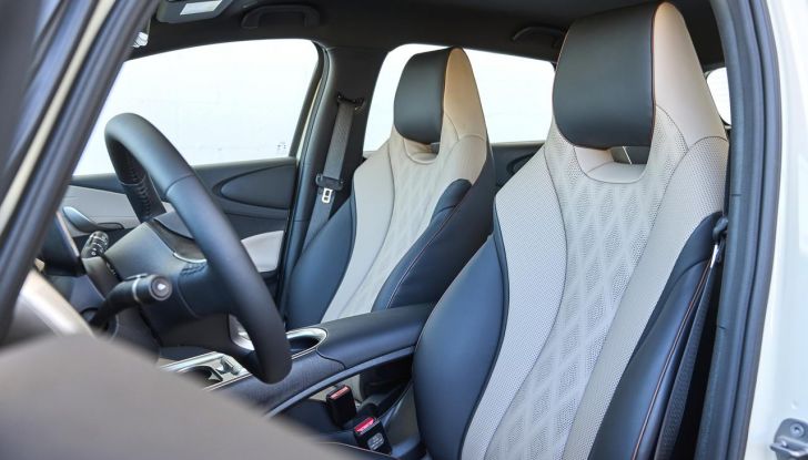 BYD Dolphin: caratteristiche, autonomia, prezzi e prova su strada a Milano - Foto 72 di 136