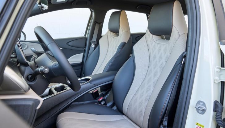 BYD Dolphin: caratteristiche, autonomia, prezzi e prova su strada a Milano - Foto 59 di 136