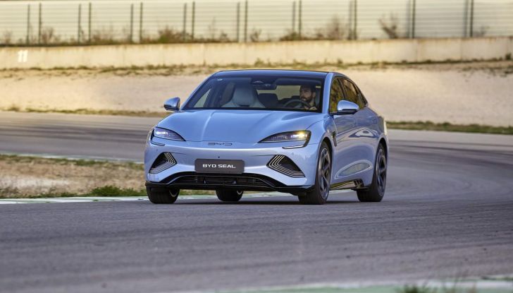 BYD Seal provata su strada a Milano - Foto 82 di 110