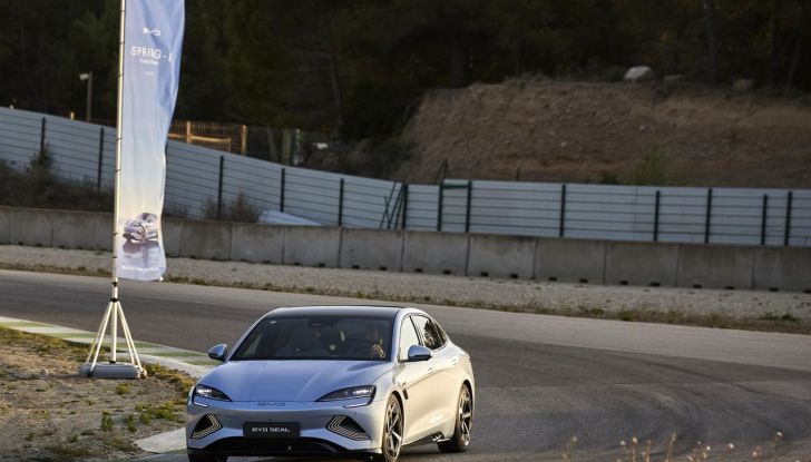 BYD Seal provata su strada a Milano - Foto 78 di 110