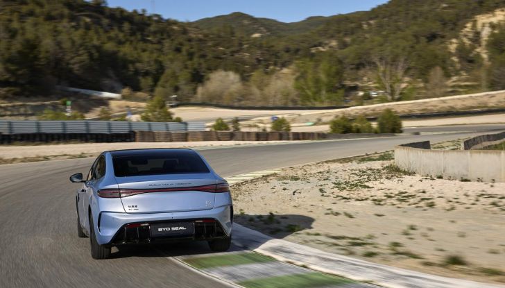 BYD Seal provata su strada a Milano - Foto 72 di 110