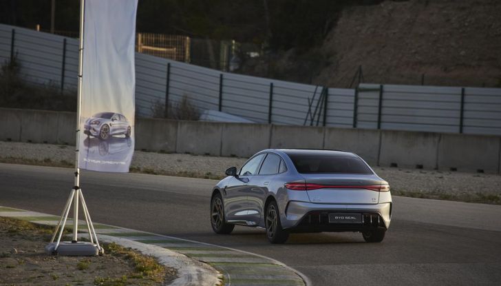 BYD Seal provata su strada a Milano - Foto 79 di 110