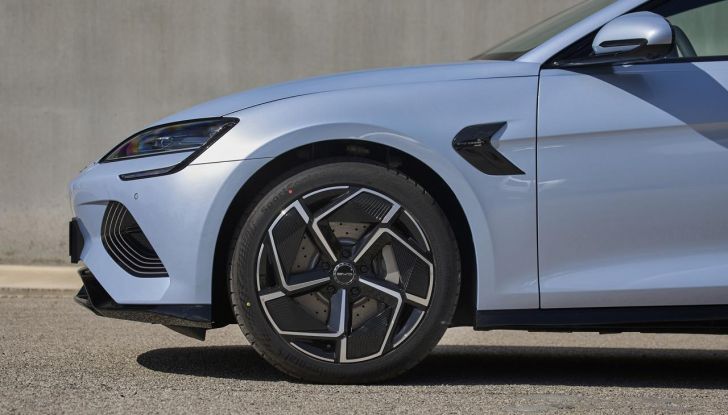 BYD Seal provata su strada a Milano - Foto 48 di 110