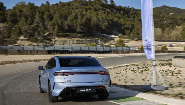 BYD Seal provata su strada a Milano - Foto 71 di 110